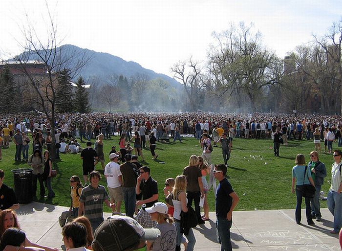 20 квітня в університеті Колорадо (24 фото)