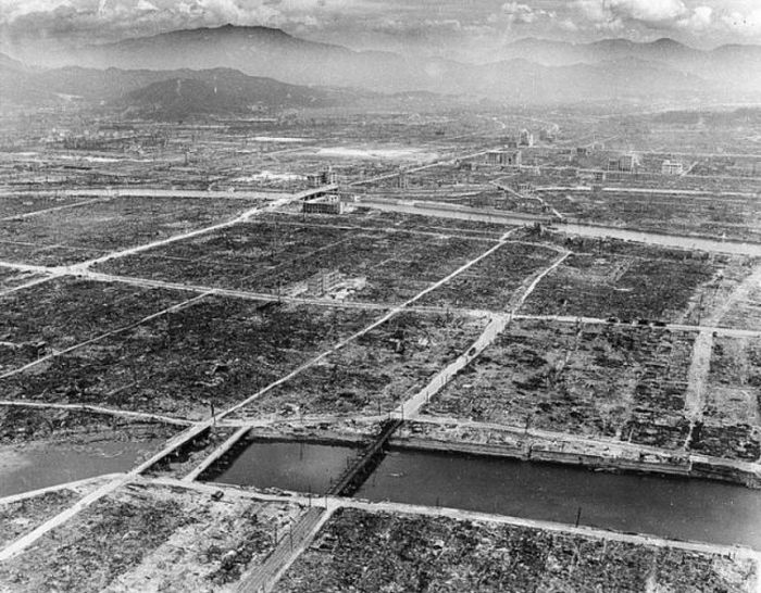 Після скидання атомної бомби на Хіросіму і Нагасакі (49 фото)