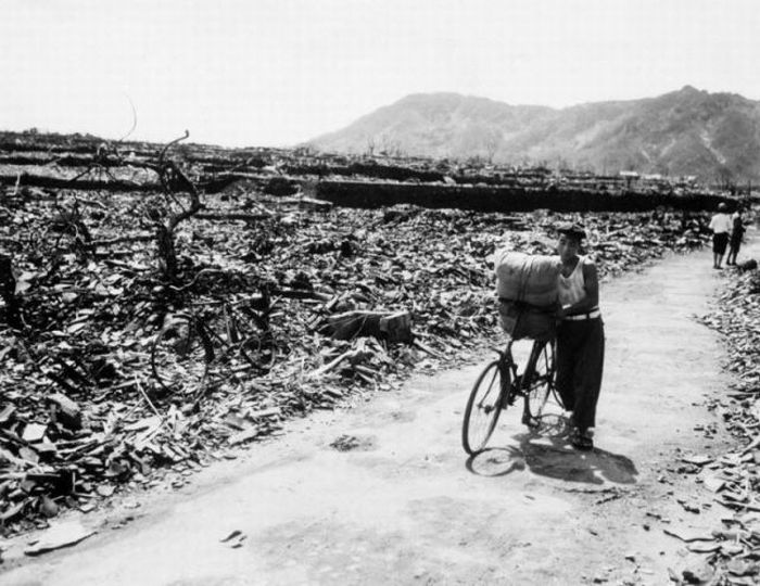 Після скидання атомної бомби на Хіросіму і Нагасакі (49 фото)