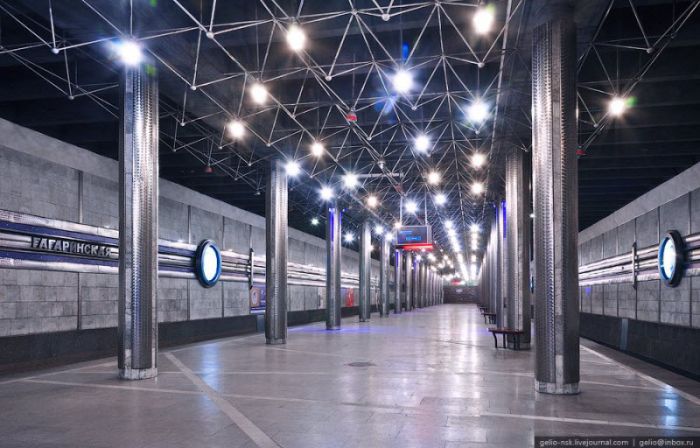 Космічна станція метро в Новосибірську (19 фото)