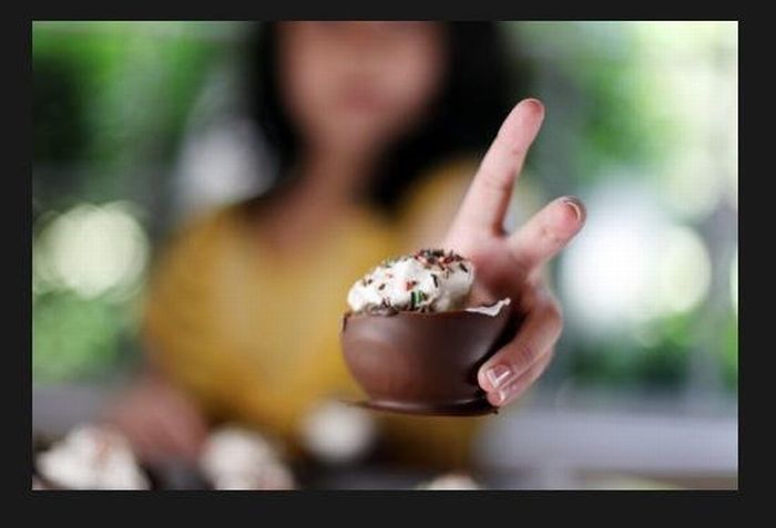 Як зробити шоколадні стаканчики для морозива (7 фото)