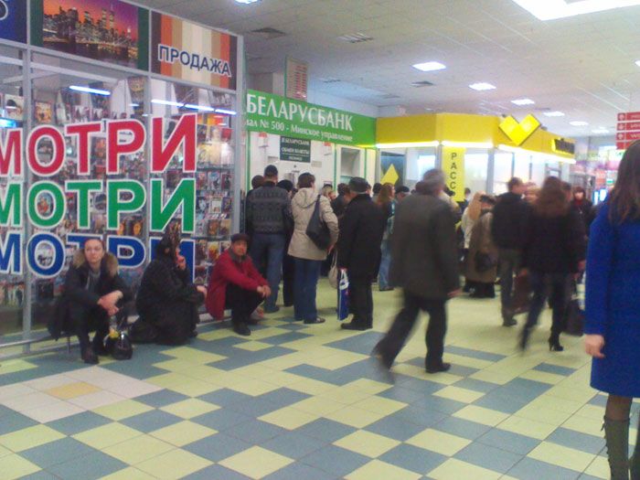 Порожні прилавки Білорусії і тиснява за валюту (29 фото)