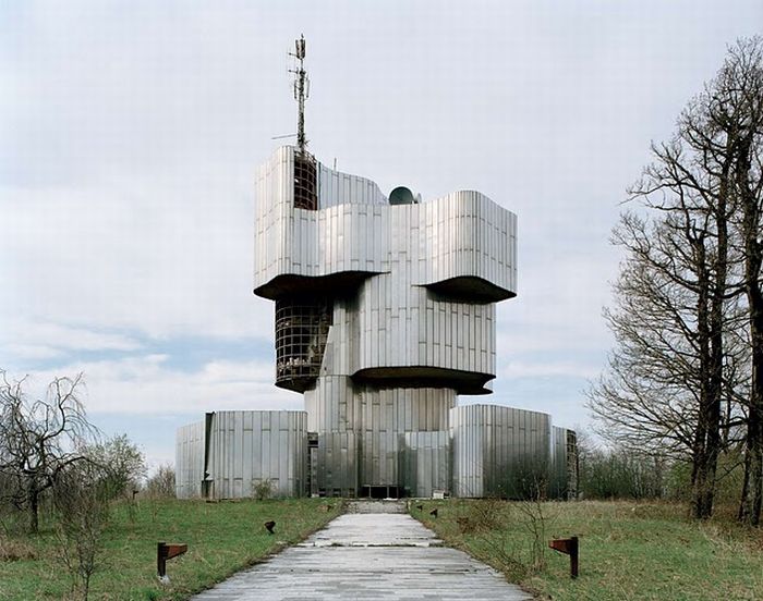 Занедбані памятники колишньої Югославії (26 фото)