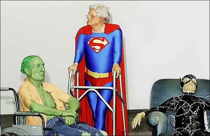 Супер-герої в будинку престарілих (17 фото)
