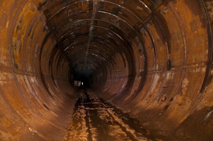 Занедбаний тунель (17 фото)