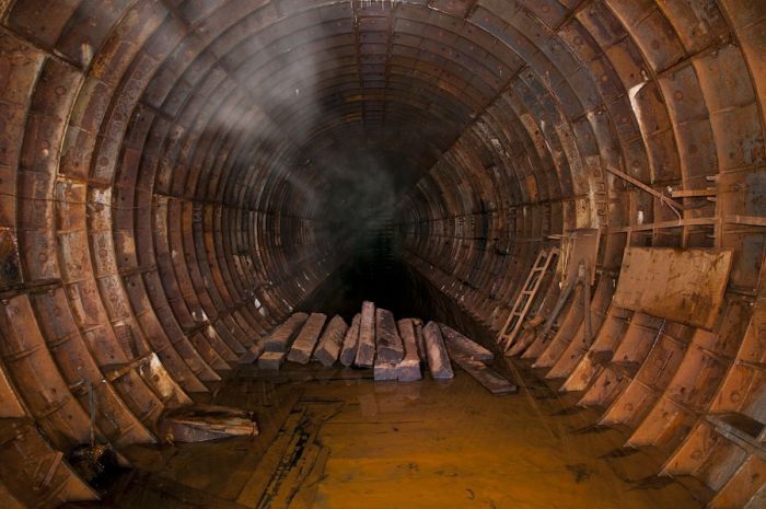 Занедбаний тунель (17 фото)