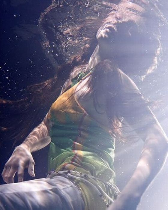 Дівчата під водою (14 фото)