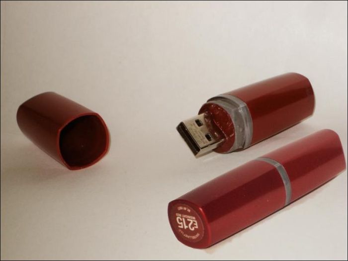 Креативні і дивні флешки USB (24 фото)