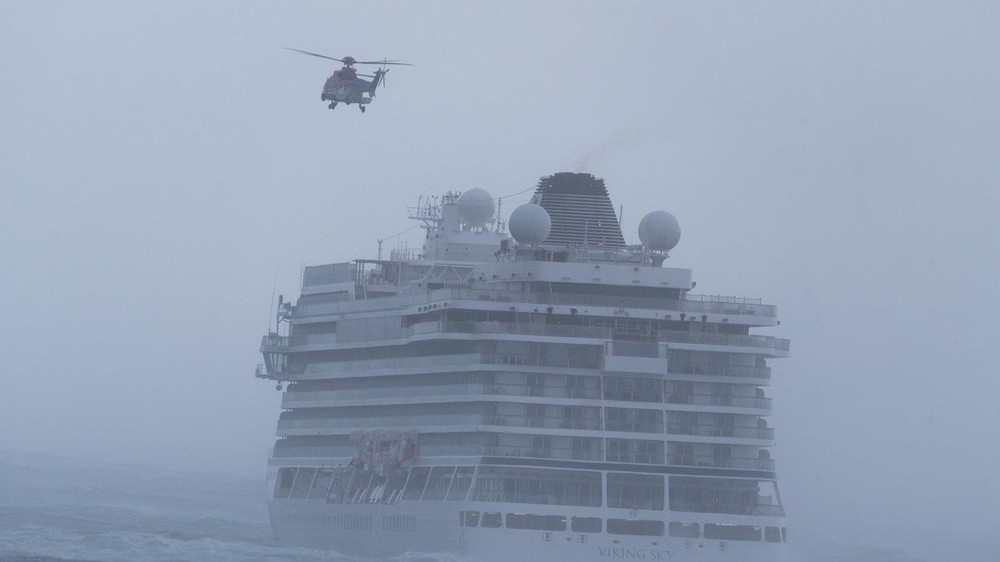 У берегов Норвегии терпит бедствие круизный лайнер, эвакуируют более 1300 человек МиР