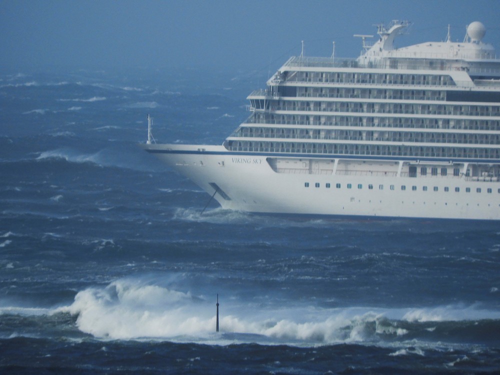 У берегов Норвегии терпит бедствие круизный лайнер, эвакуируют более 1300 человек МиР