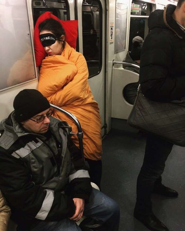 Весеннее обострение на фотографиях из метро юмор