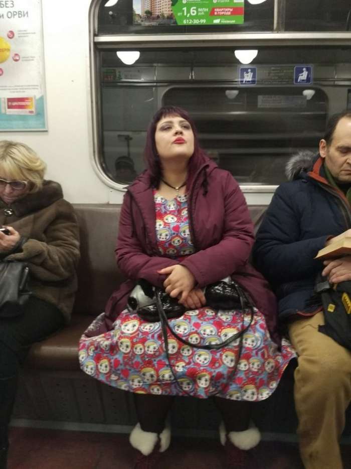 Весеннее обострение на фотографиях из метро юмор