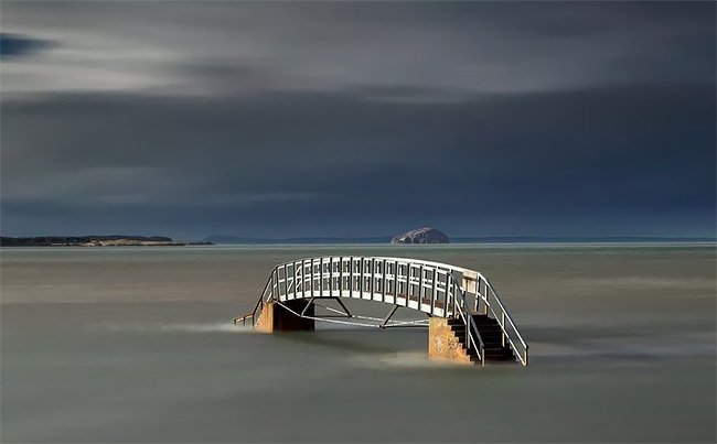 Мост в никуда: необычный мост Белхейвен в Шотландии мосты