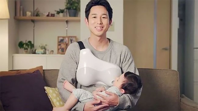Японское устройство позволяет отцам кормить детей грудью 