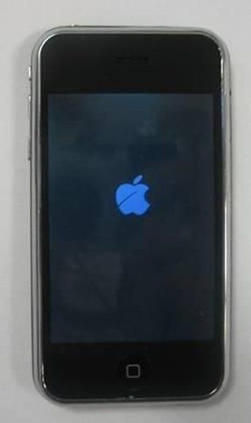 У iPhone села батарейка (3 фото)