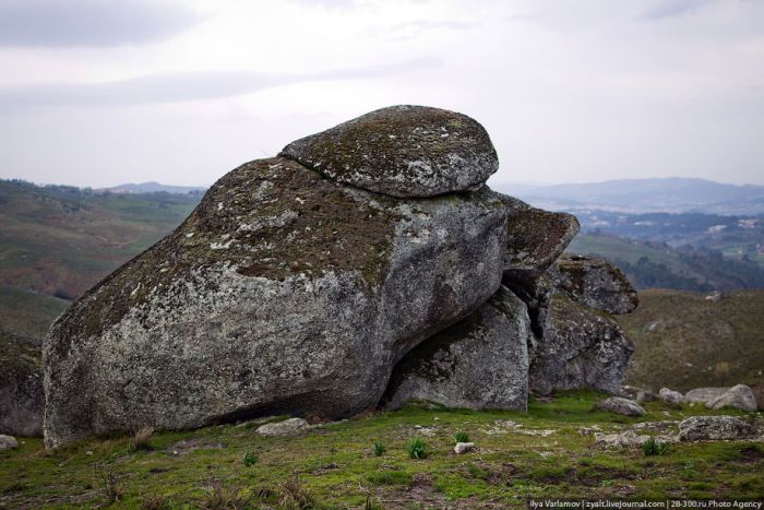 Казковий будинок всередині каменю (21 фото)