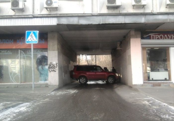 Є ідеї, як це могло статися? (2 фото)