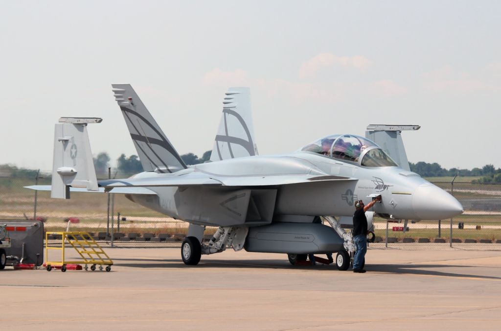 Американские ВМС не спешат отделаться от F/A-18 военные, армия и флот