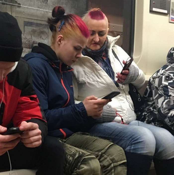 Весеннее обострение на фотографиях из метро юмор