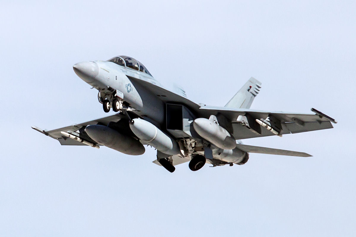 Помощь идет: Boeing получил контракт на млрд на модернизацию истребителей F/A-18 ВМС США Авиация
