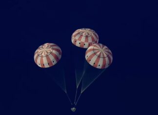 Mise Artemis II dokončena úspěšným splashdown u pobřeží Kalifornie