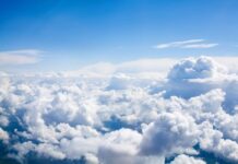 Як вода насправді перетворюється на хмари: справа не лише у водяній парі